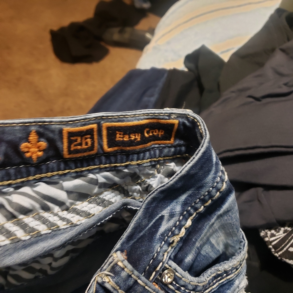 Shorts - Picture 3 of 3